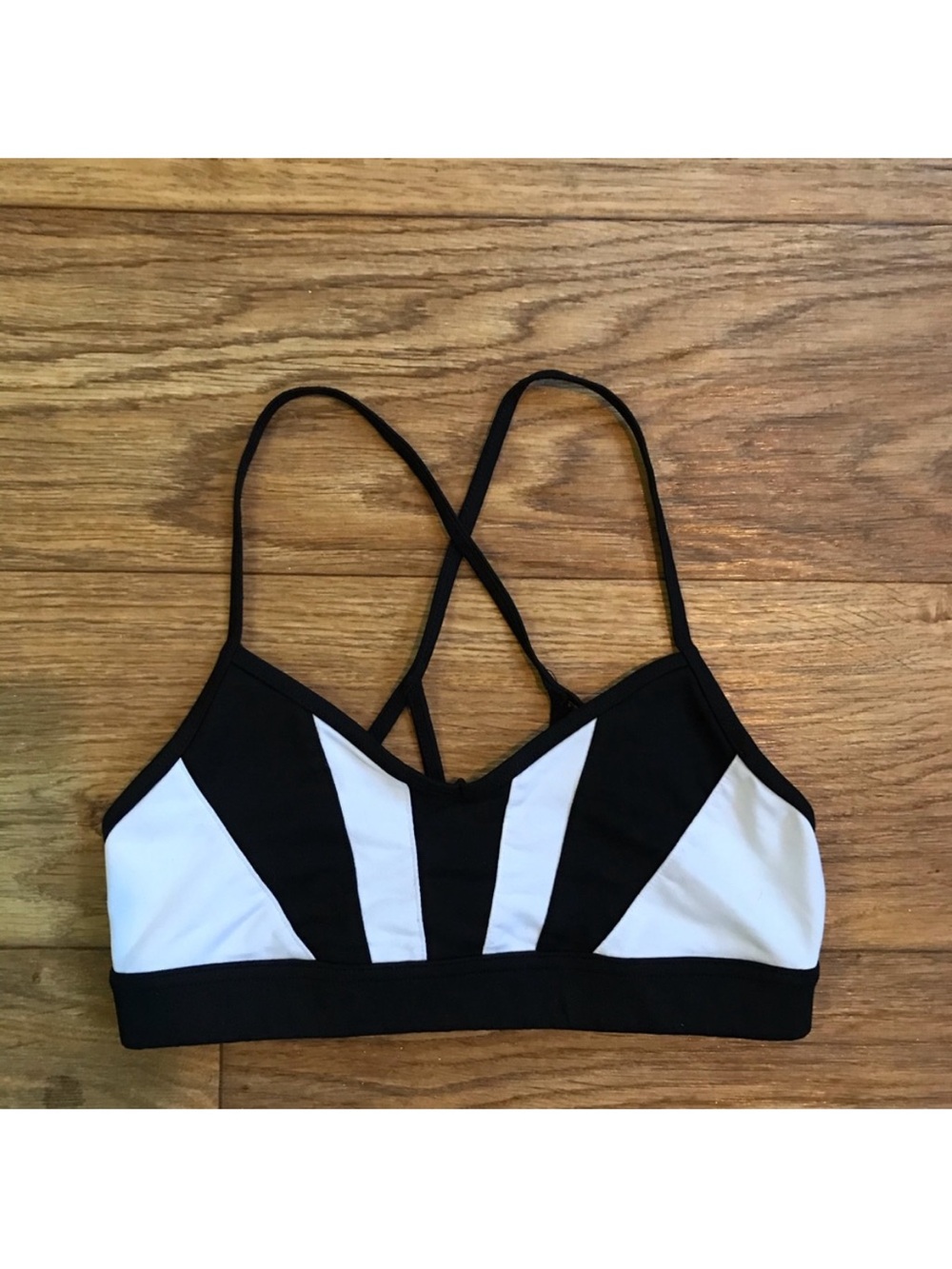 ALO Yoga Radiance Black & White Striped Strappy Back Bra Athletic Lounge Yoga